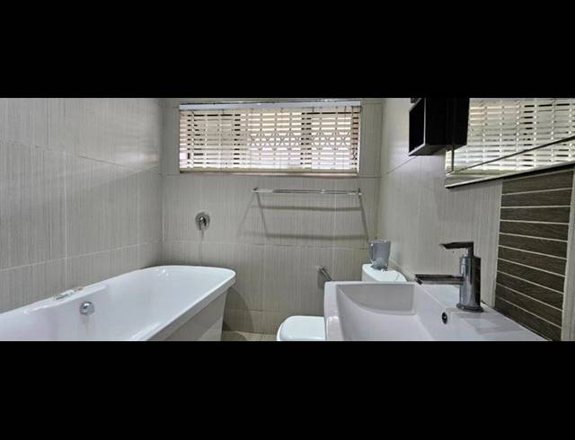 3 BEDROOM HOUSE FOR SALE IN OVERPORT